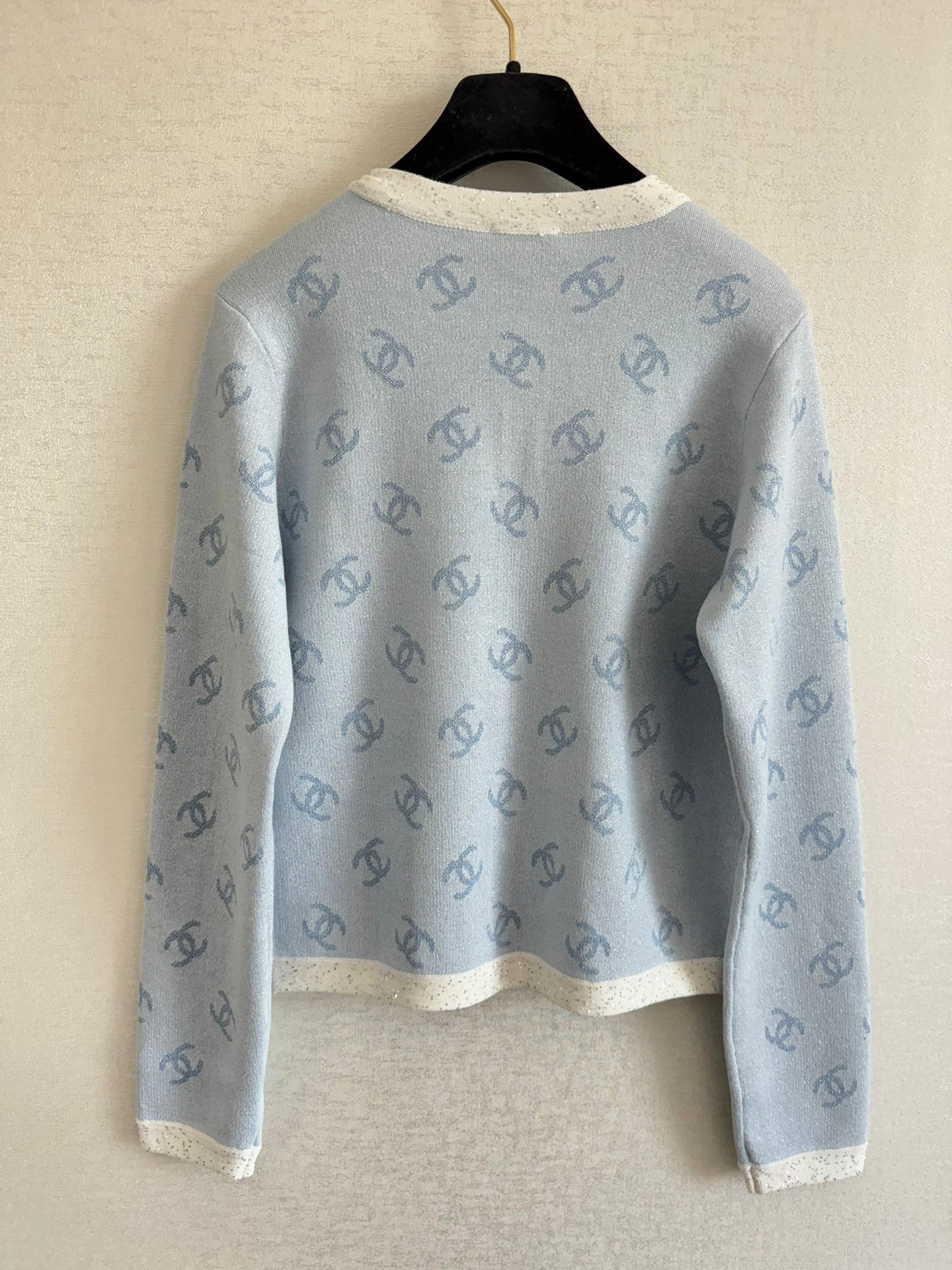 Light-colored logo knitted long-sleeved cardigan