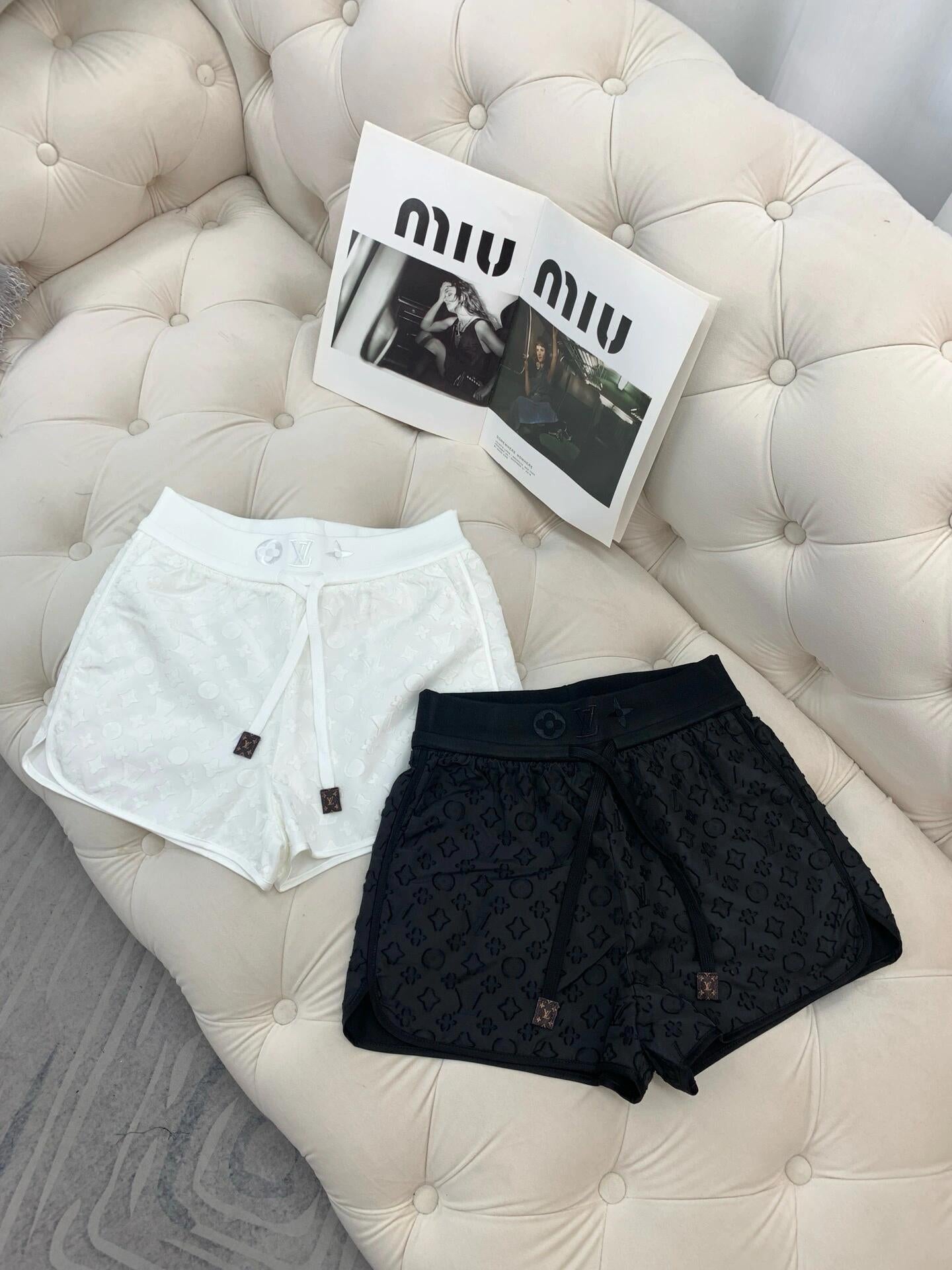 3D pattern shorts