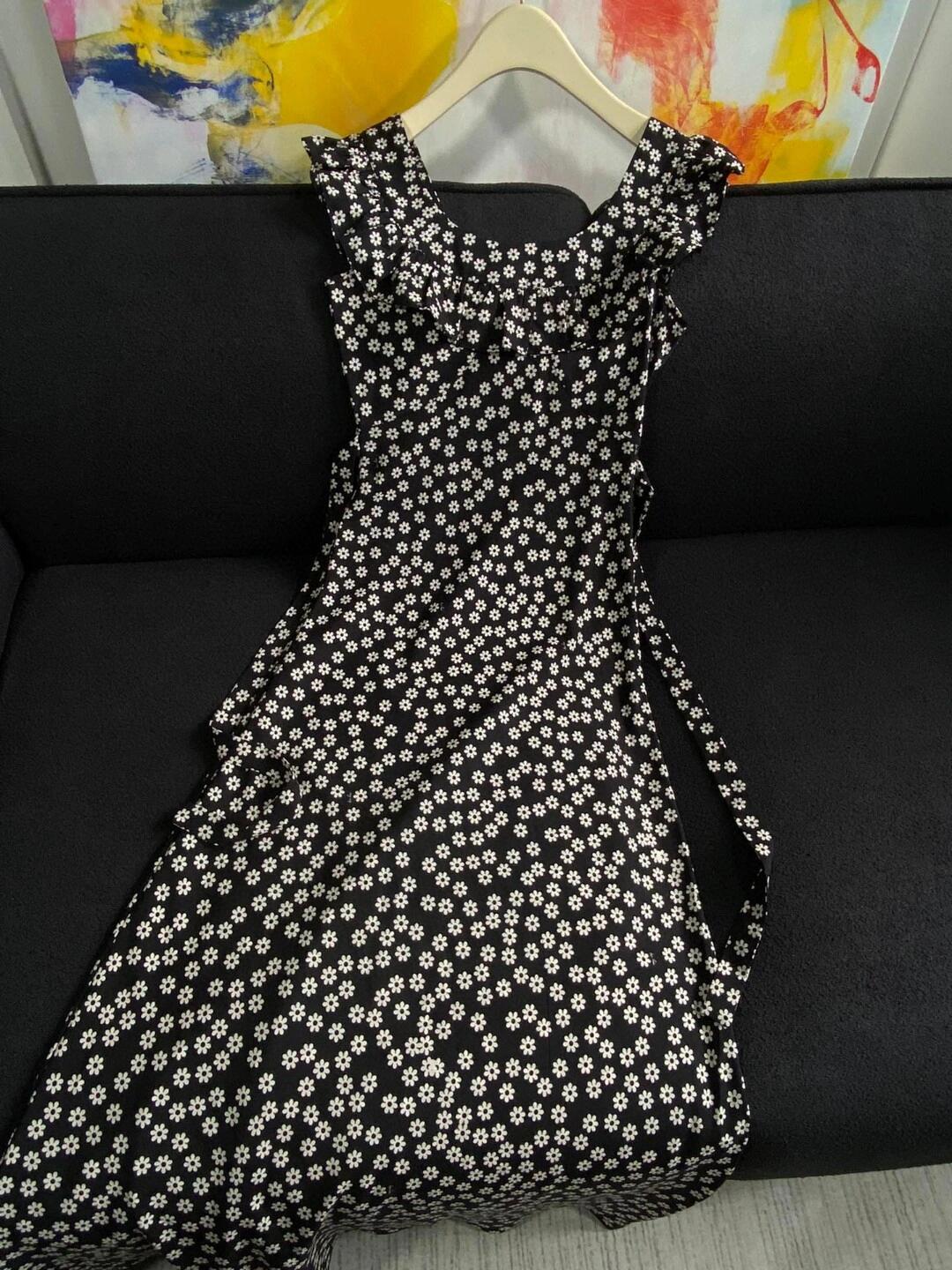 Black and white daisy floral dress