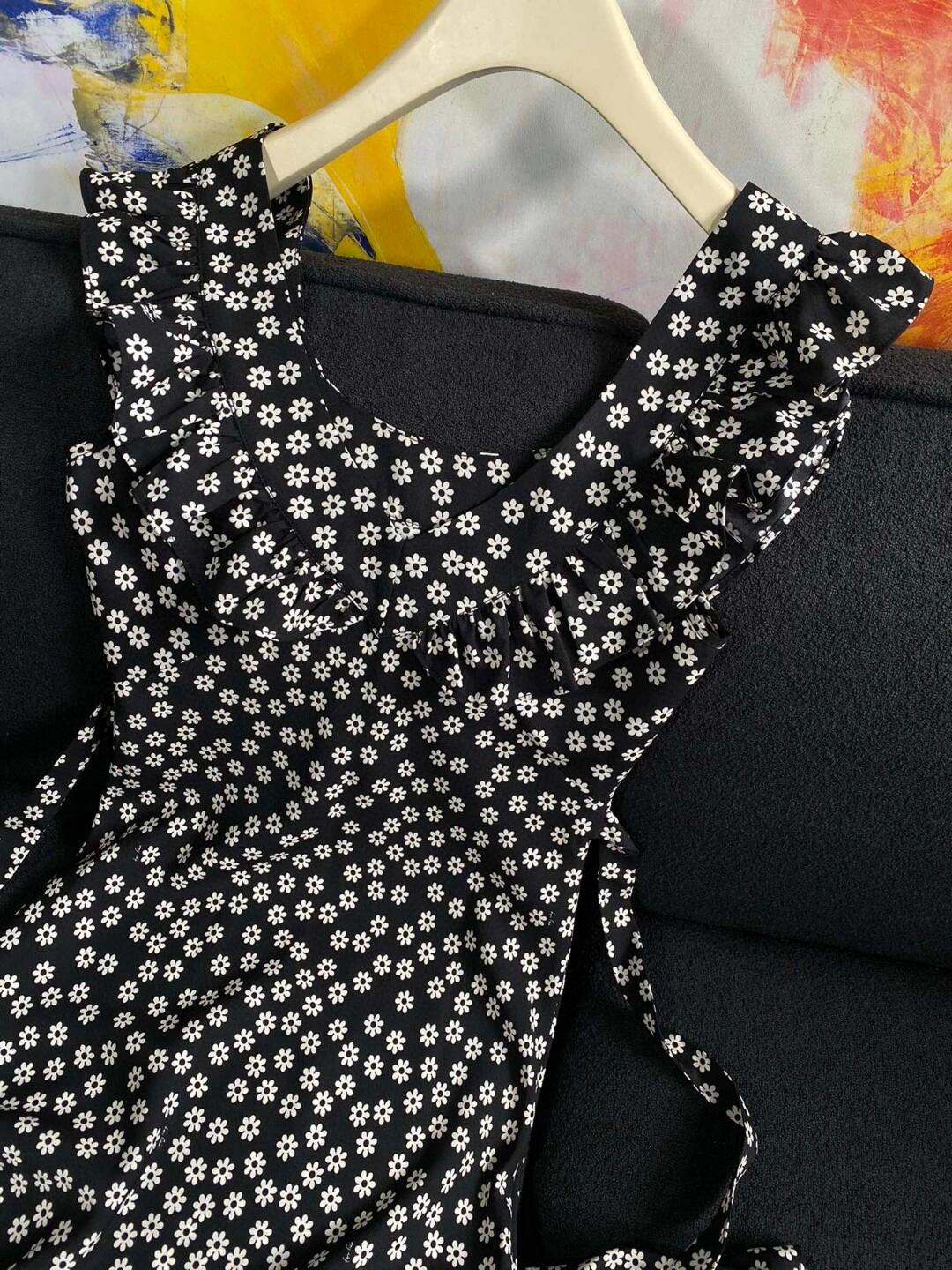 Black and white daisy floral dress